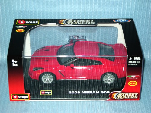 Burago<br>1:32 STC STREET TUNERS - NI8SSAN GT-R