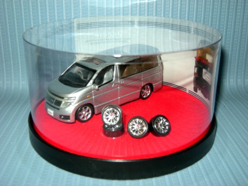   1:64 NISSAN ELGRAND HIGH WAY STAR