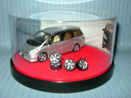 Hotworks<br>1:64 TOYOTA ESTIMA 3.0 AERAS 2004 - SILVER
