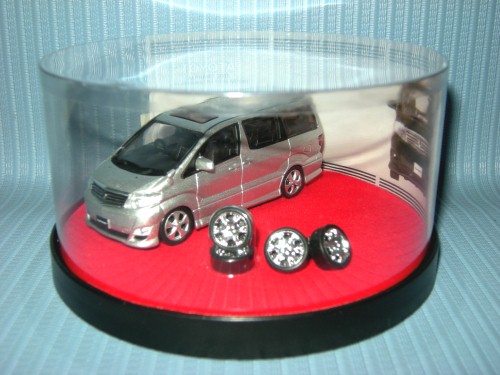 1:64 TOYOTA ALPHARD - SILVER