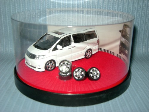 1:64 TOYOTA ALPHARD - WHITE