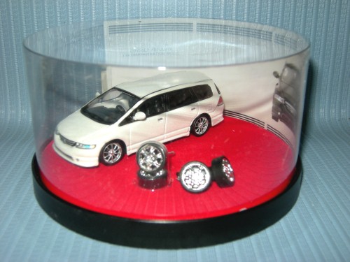 Hotworks<br>1:64 HONDA ODYSSEY ABSOLUTE - WHILE