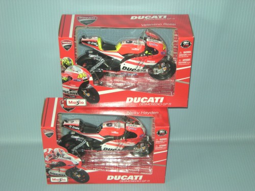   1:10 GP 2011 DUCATI TEAM