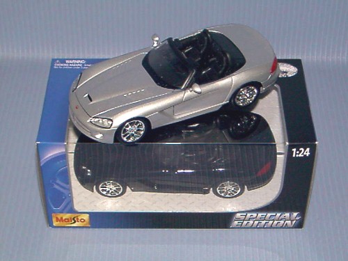 Maisto<br>1:24 2003 DODGE VIPER SRT10 3A