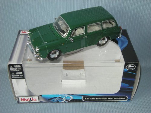 Maisto<br>1:24 1967 VALKSWAGEN 1600 SQUARE BACK