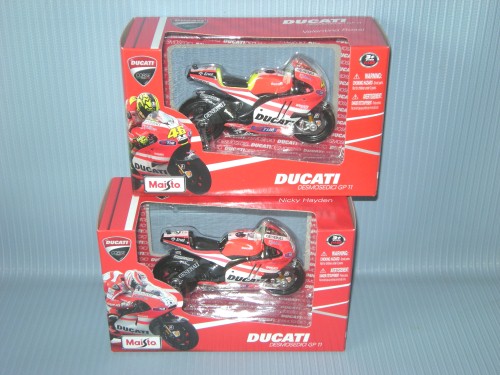 Maisto<br>1:18 GP DUCATI DESMOSEDICI 2011