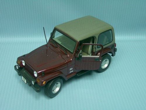 Maisto<br>1:18 JEEP SAHARA 2A