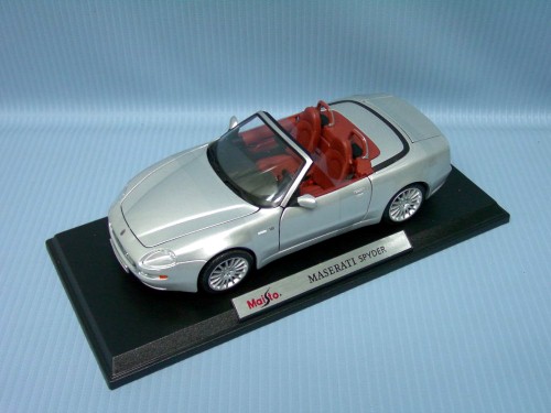Maisto<br>1:18 MASERATI SPYDER 2A