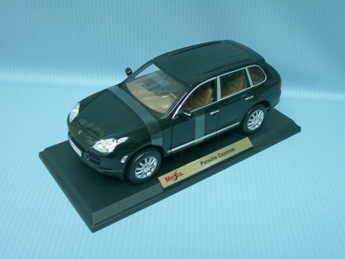 Maisto<br>1:18 PORSCHE CAYENNE V6 2A