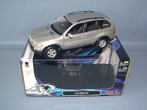 Maisto<br>1:24 BMW X5 4WD 3A