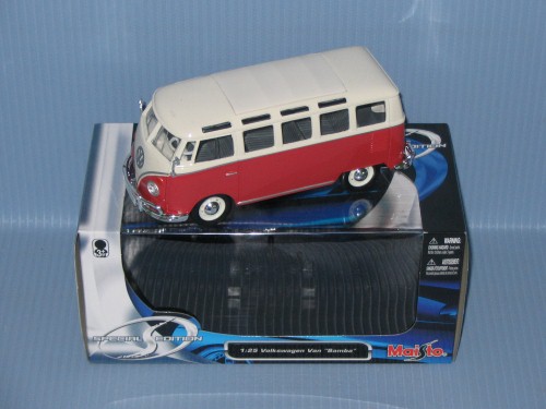 Maisto<br>1:24 VOLKSWAGEN VAN SAMBA 2A