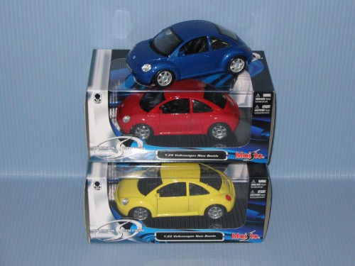 Maisto<br>1:25 VOLKWAGEN NEW BEETLE 3A