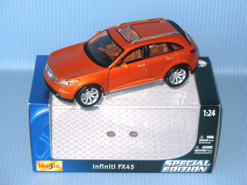 Maisto<br>1:24 INFINITI FX45 - MET BROWN