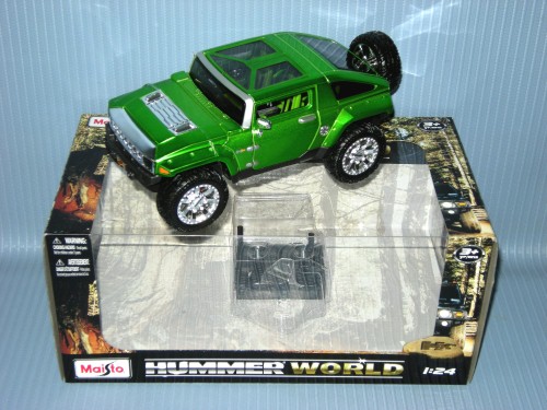 Maisto<br>1:24 2008 HUMMER HX - CUSTOM