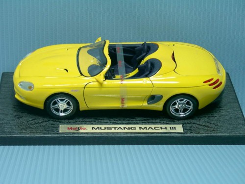 Maisto<br>1:18 MUSTANG MACH III