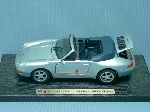 Maisto<br>1:18 PORSCHE 911 CARRERA