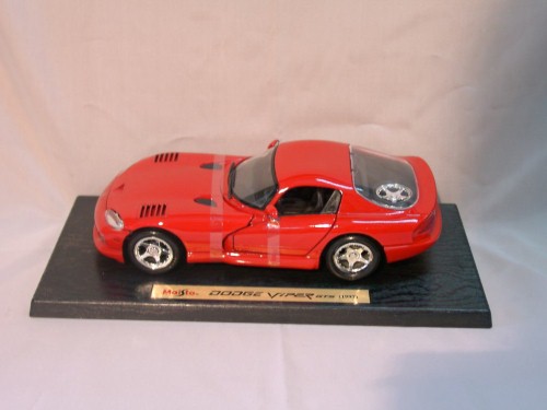 Maisto<br>1:18 DODGE VIPER GTS 1997