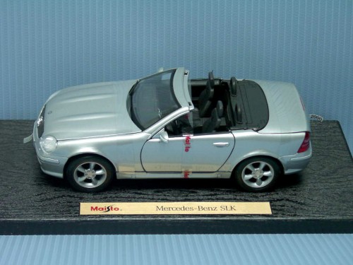 Maisto<br>1:18 MERCEDES SLK 230