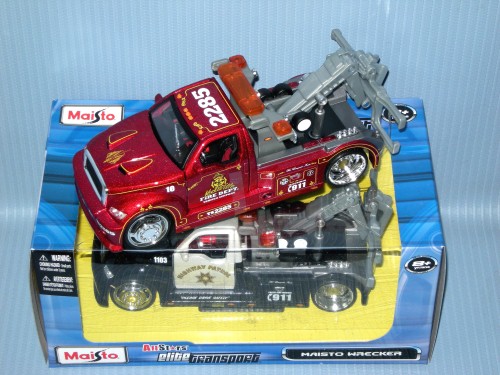 1:24 AS ELITE TRANSPORT-2009 MAISTO ERECKER