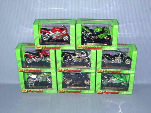 Maisto<br>1:18 KAWASAKI MOTORBIKE  7A