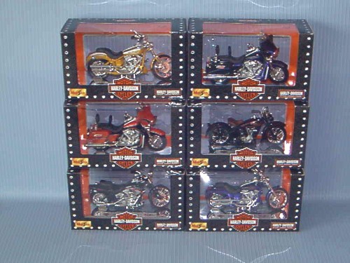 Maisto<br>1:18 HARLEY MOTO SERIE 18 (6A)