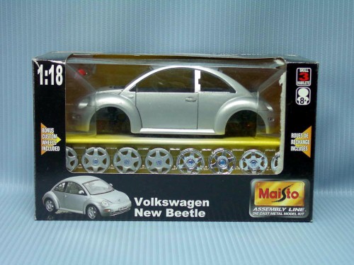 Maisto<br>1:18 M.K - VOLKSWAGEN NEW BETTLE