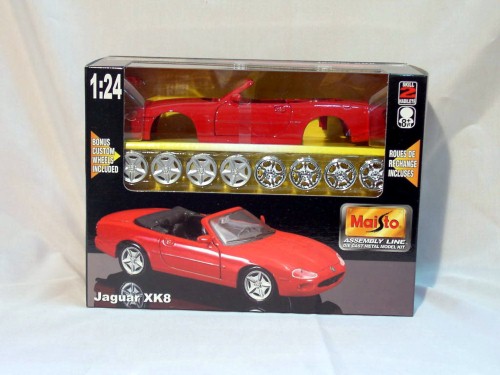 Maisto<br>1:24 M.K - JAGUAR XK8